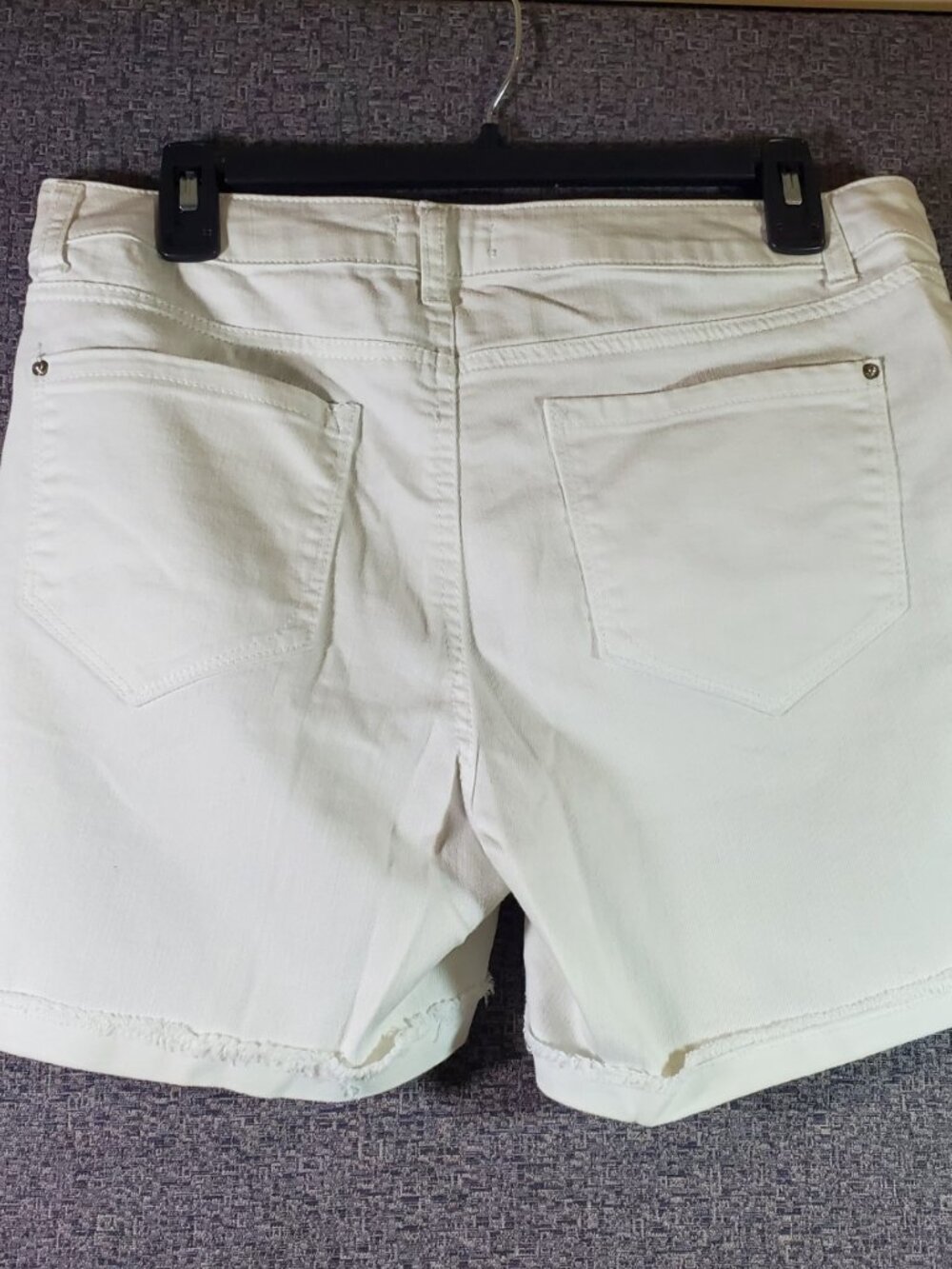 Kensie White Denim Shorts with Blue Embroidered Flowers Size 10 / 30 - Picture 2 of 10